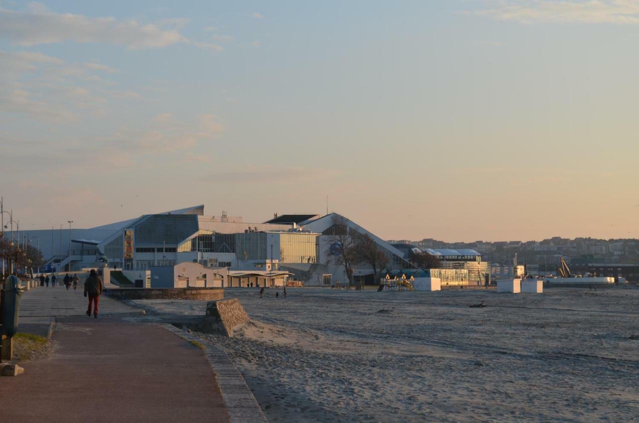 Vue Sur Port *